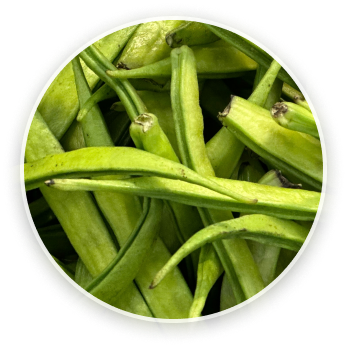 Čerstvé zelené fazuľové struky v košíku