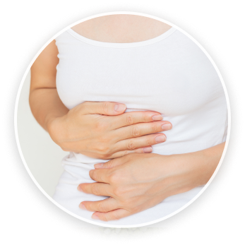 Ruky položené na bruchu ako symbol starostlivosti o trávenie.